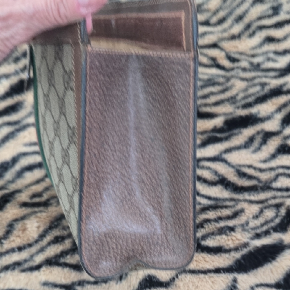 Vintage Gucci Beige Monogram Clutch with Red and Green Accent Authentic - Picture 4 of 14